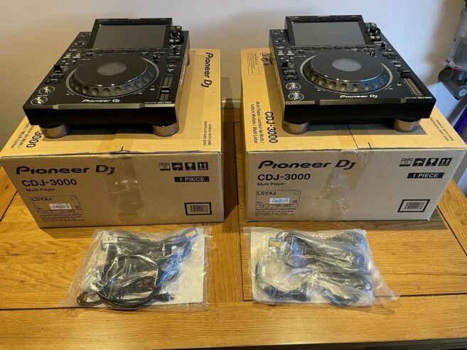 Pioneer CDJ-3000, Pioneer DJ DJM-A9, AlphaTheta Euphonia , Pioneer CDJ-2000NXS2, Pioneer DJM-900NXS2, Pioneer DJ DJM-V10-LF , Pioneer DJ DJM-S11, Pioneer  CDJ-TOUR1 , Pioneer DJM-TOUR1 , Allen & Heath Xone:96, PLAYdifferently MODEL 1 DJ-Mixer