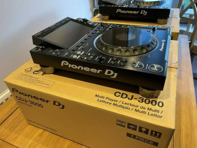 Pioneer CDJ-3000, Pioneer DJ DJM-A9, AlphaTheta Euphonia , Pioneer CDJ-2000NXS2, Pioneer DJM-900NXS2, Pioneer DJ DJM-V10-LF , Pioneer DJ DJM-S11, Pioneer  CDJ-TOUR1 , Pioneer DJM-TOUR1 , Allen & Heath Xone:96, PLAYdifferently MODEL 1 DJ-Mixer